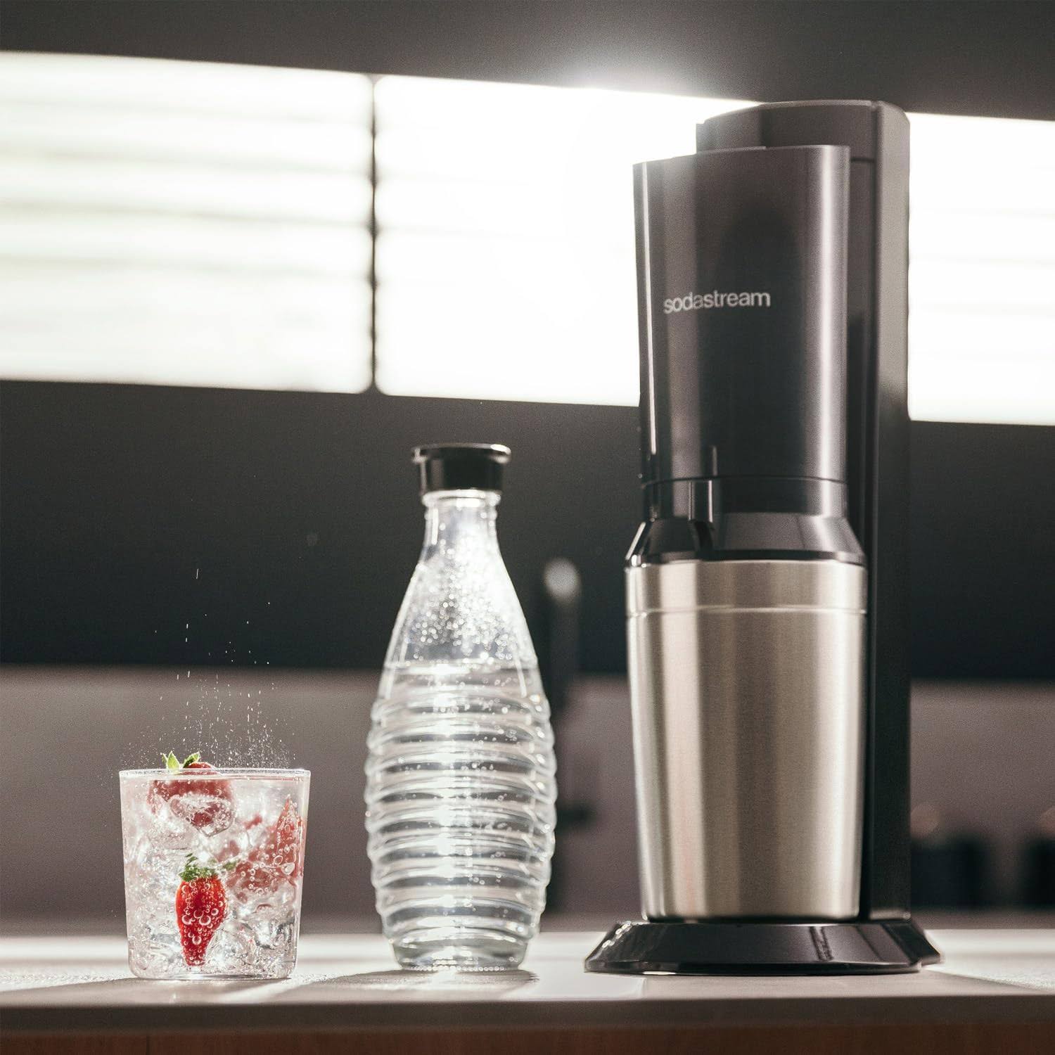 Wassersprudler Crystal 3.0 Quick-Connect CO2-Zylinder und 3x Glaskaraffen, Silber, Schwarz/Titan